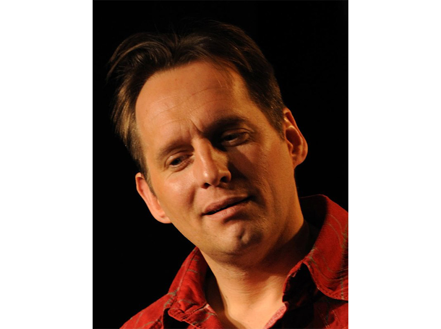 igor in der kaktusbluete 3.jpg